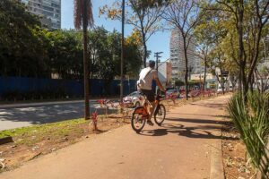 Avenida Helio Pellegrino - 5 min a pé Avenida Helio Pellegrino - 5 min a pé